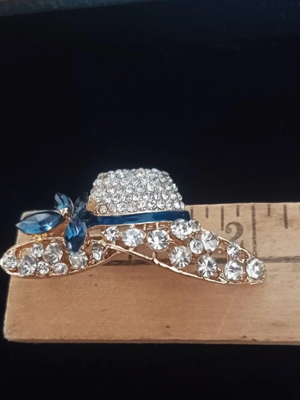 Stunning Blue, White & Gold Brooch